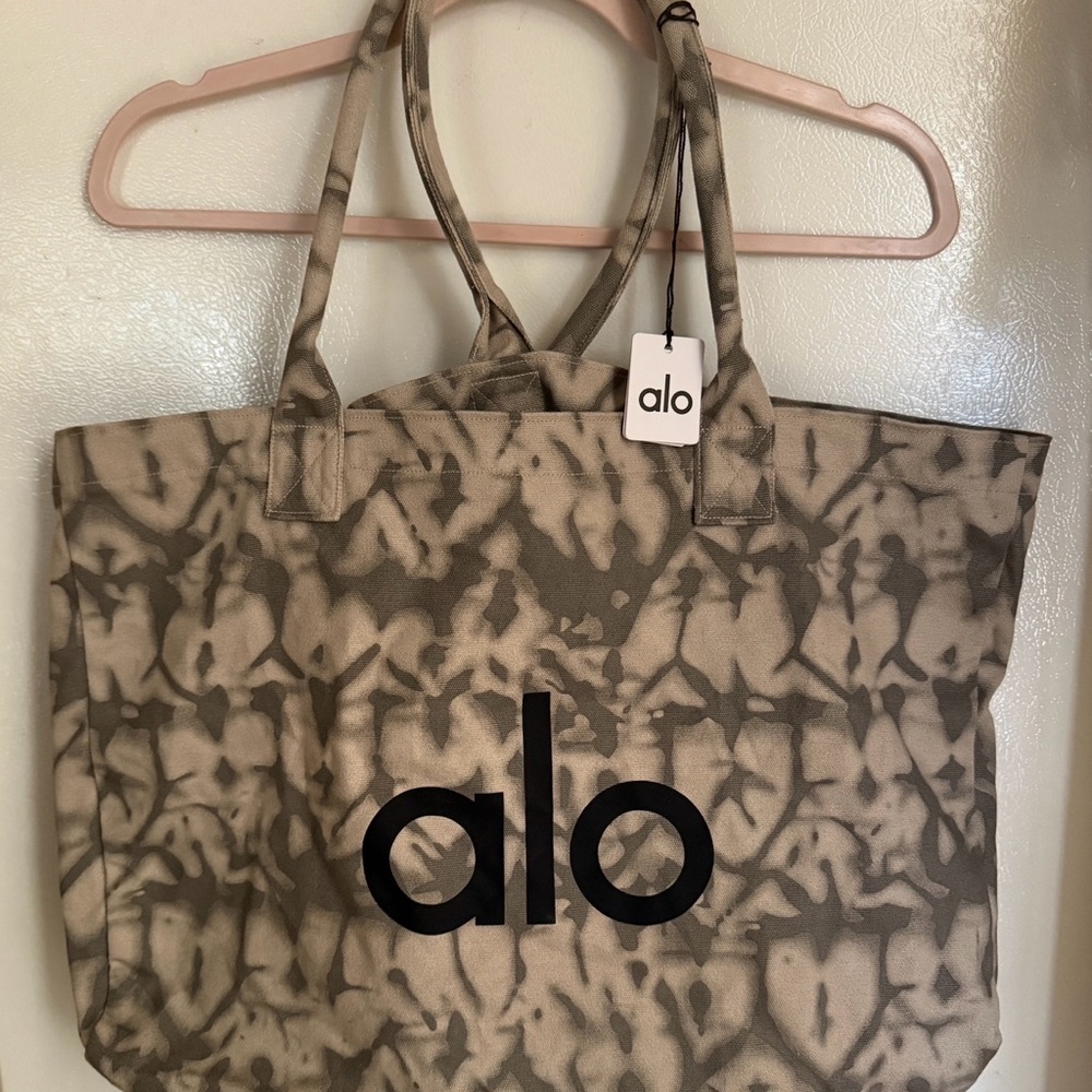 ALO Yoga Patterned Tote Bag in Brown and Black - Picture 2 of 4